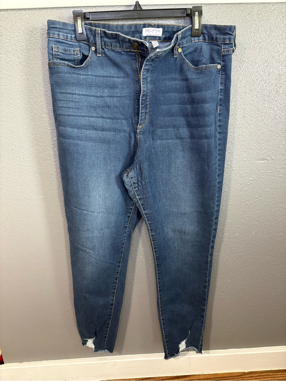 Sofia Jeans by Sofia Vergara Rosa Curvy Ankle Jeans Size 18 (SKU 223)